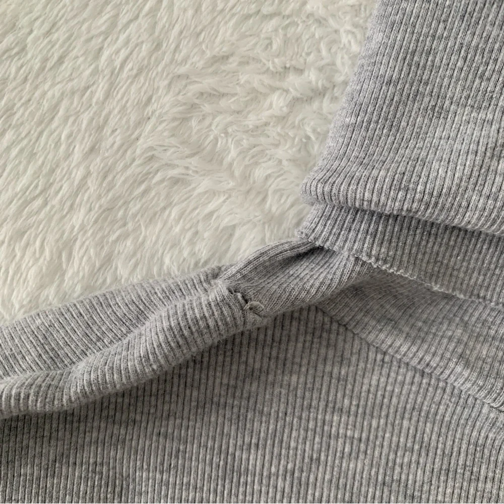 Women’s OS BRANDY MELVILLE Gray Ribbed Boxy Cropped Long Sleeve Turtleneck Top